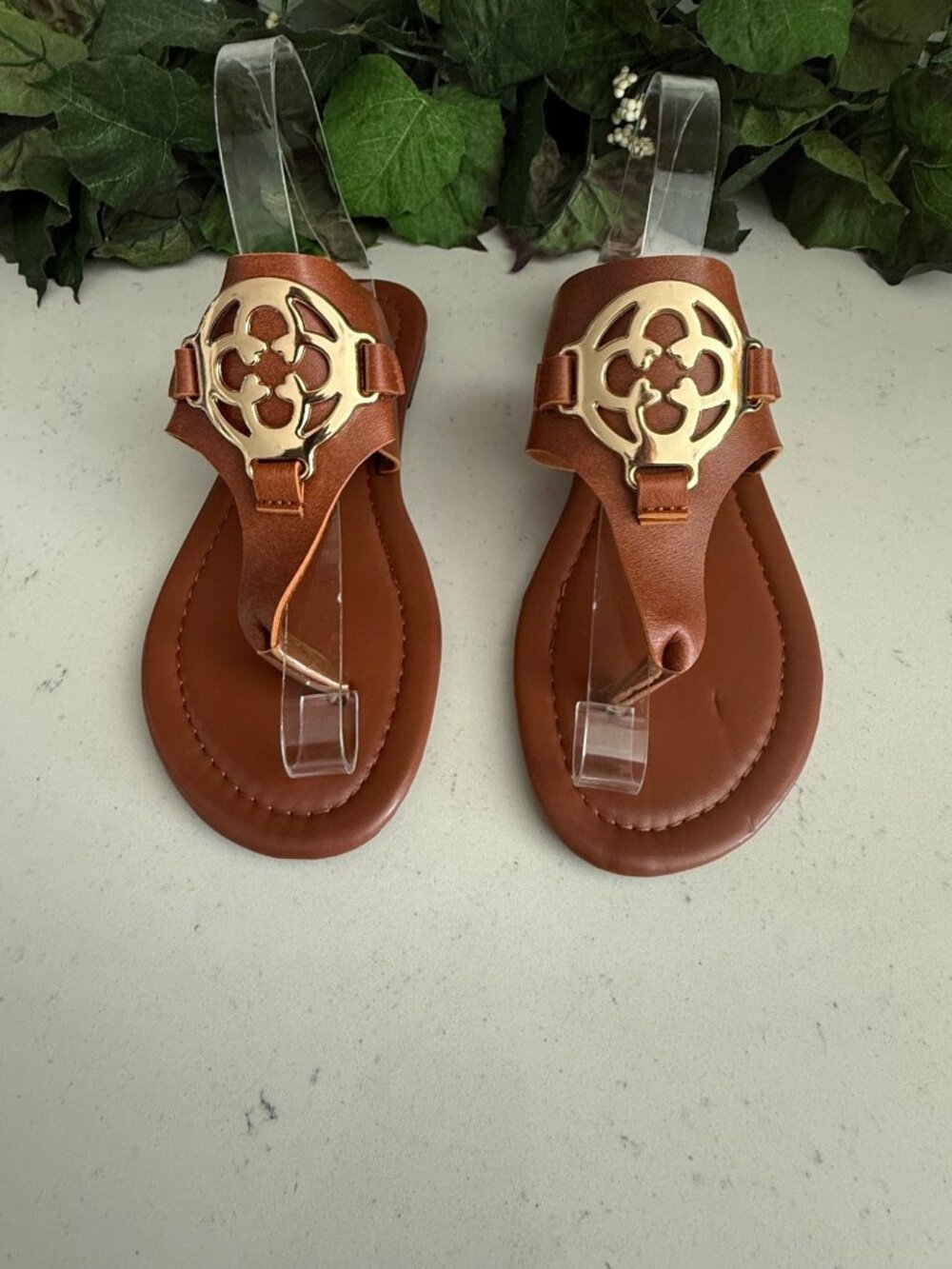 Brown Faux Leather Sandals With Gold Accent & Toe Loop Size 39 Womens Summer Foo